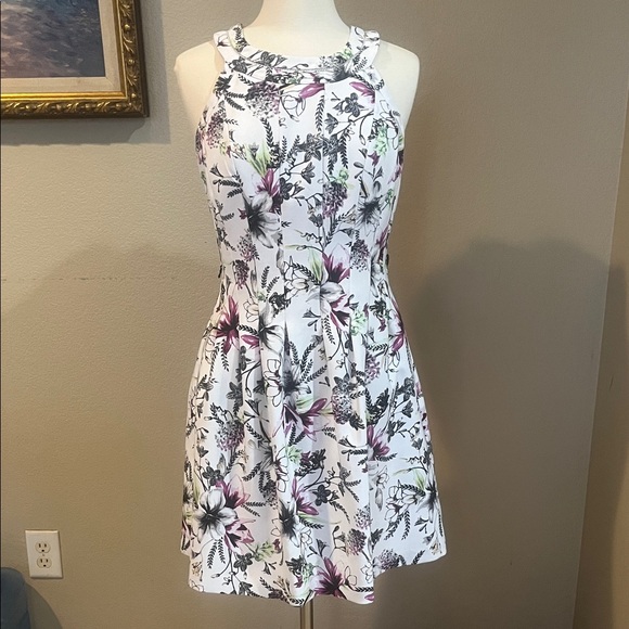White House/Black Market Dresses & Skirts - White house| Black Market floral print dress SZ 10